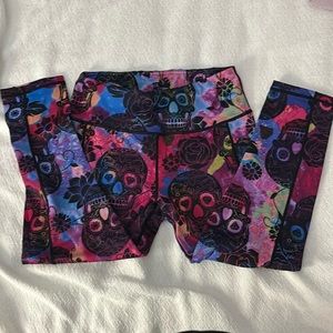 Small Rose Skull Constantly Varied Gear Capri leggins